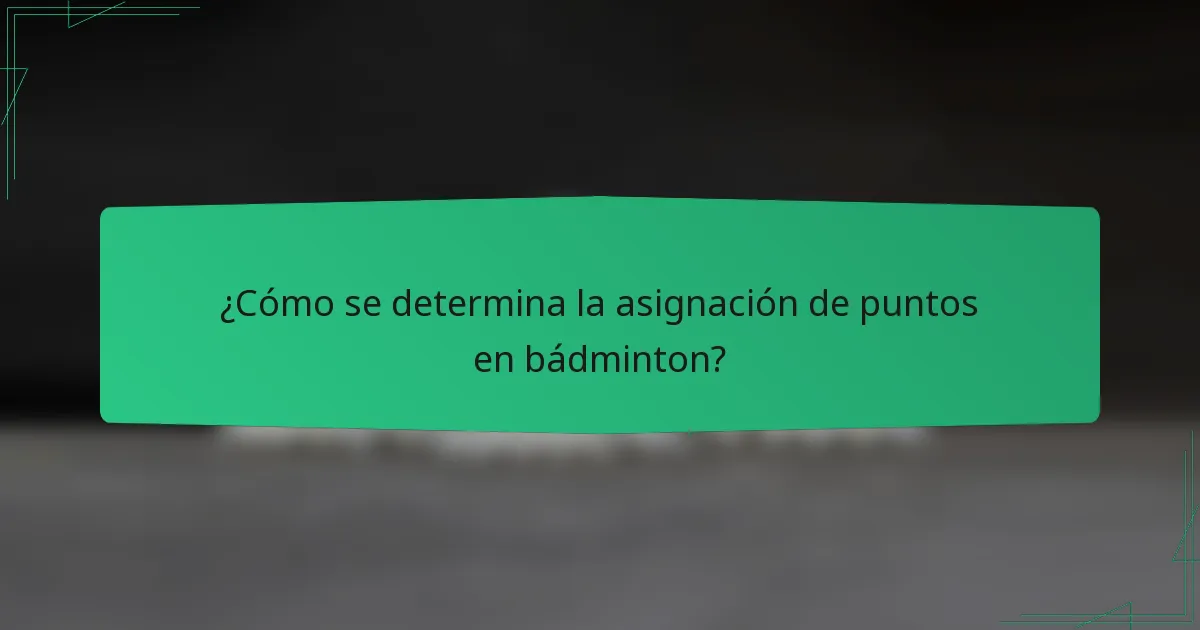 ¿Cómo se determina la asignación de puntos en bádminton?